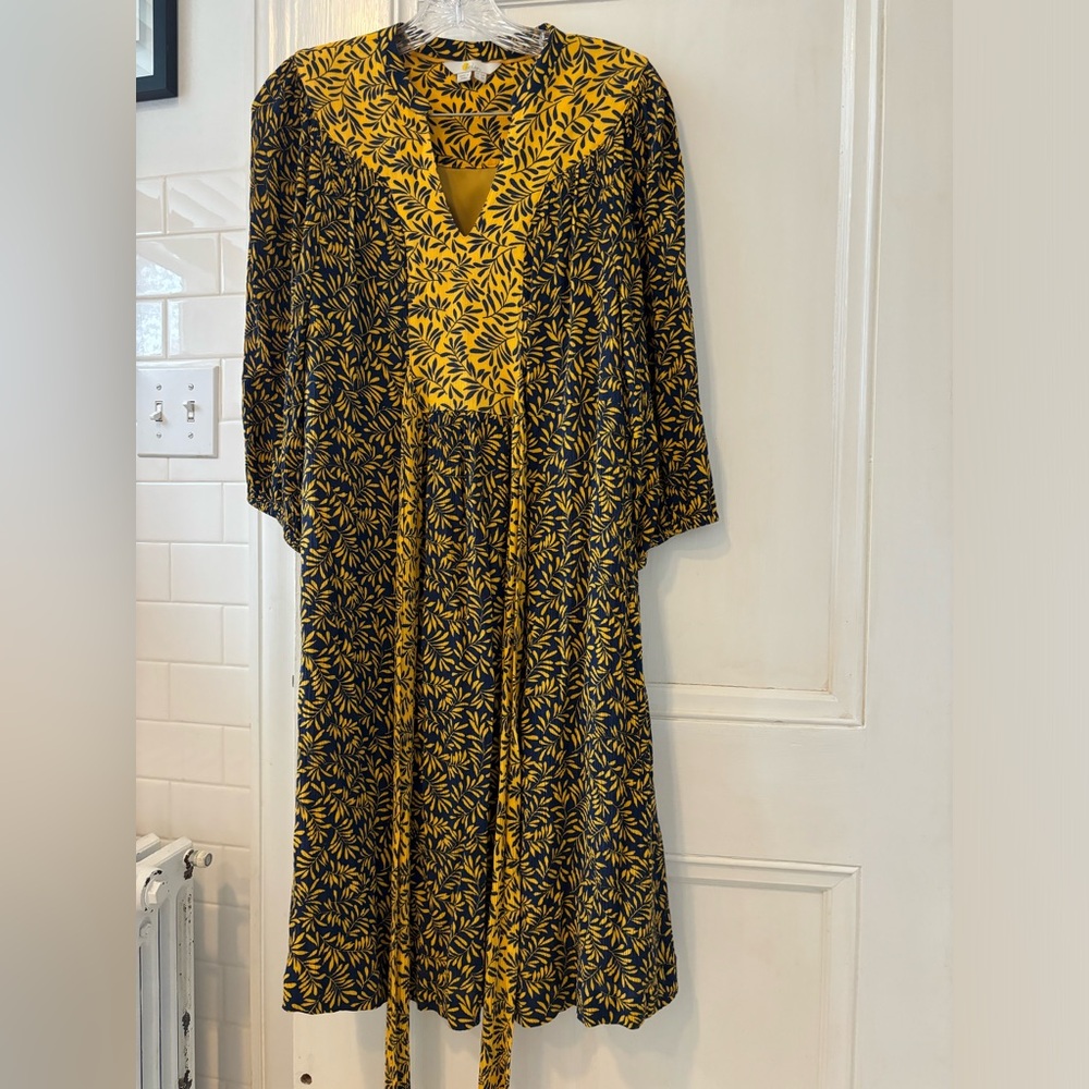 Boden shirt dress. Navy and gold print. Size 8P.